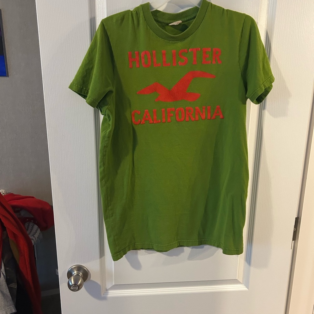 Hollister Green Tee with Red Graphic Short Sleeve Shirt